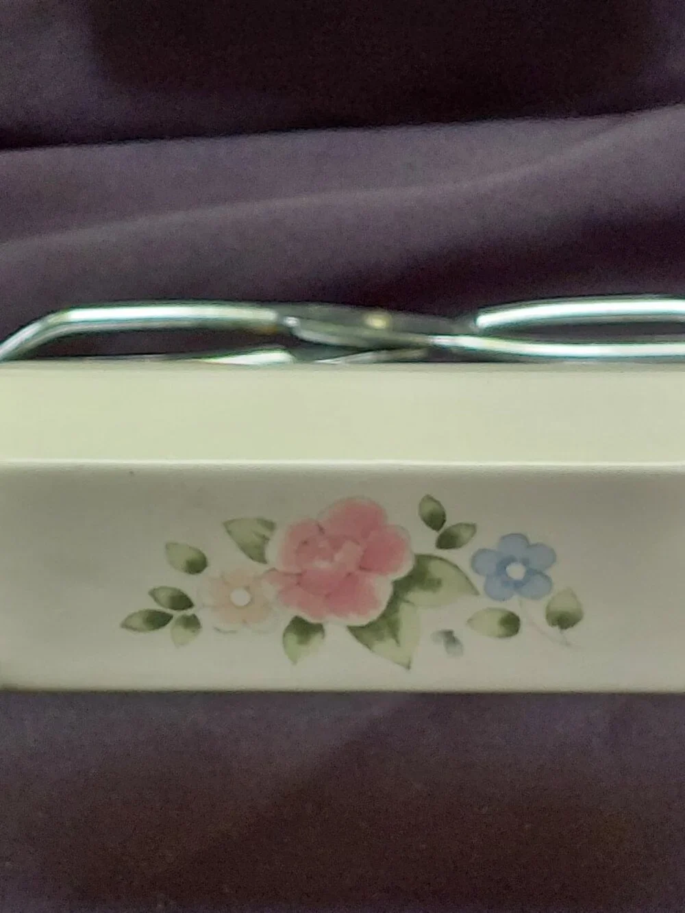 Pfaltzgraff Tea Rose Steel Adjustable Accordion Casserole Holder